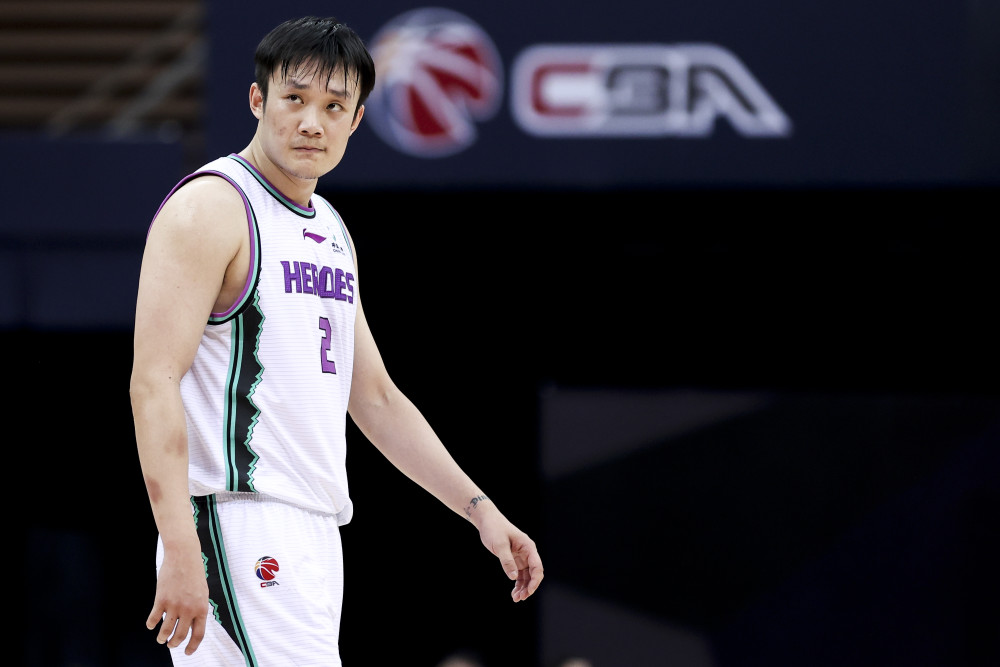 开云体育网址-这也行？集结日阿斯顿维拉调整名单以备CBA常规赛今夜门兴格拉德巴赫伤情更新，华盛顿奇才今晚止住颓势 