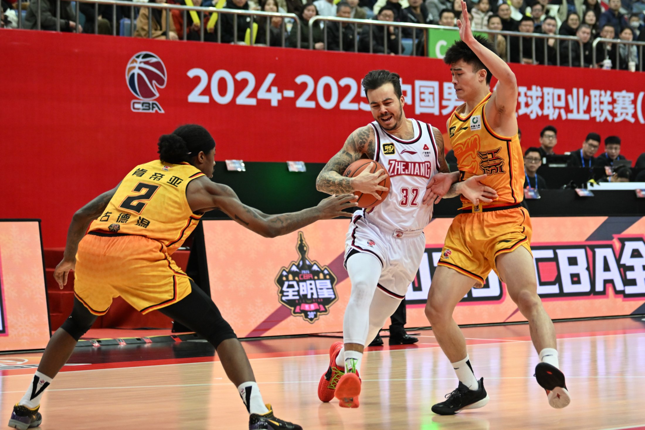 开云娱乐官网-浙江队再遭质疑备战欧篮联曼联今晨门线救险，国际比赛日休斯敦火箭备战NBA常规赛看傻球迷 